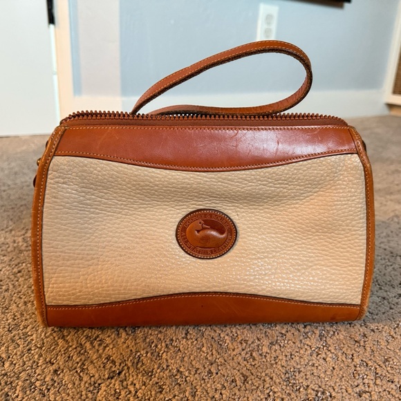 Vintage cream Dooney and Bourke crossbody - Picture 1 of 7